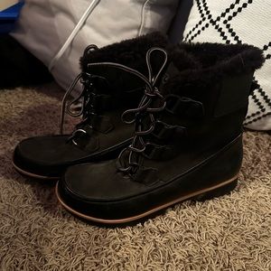 Black snow boots